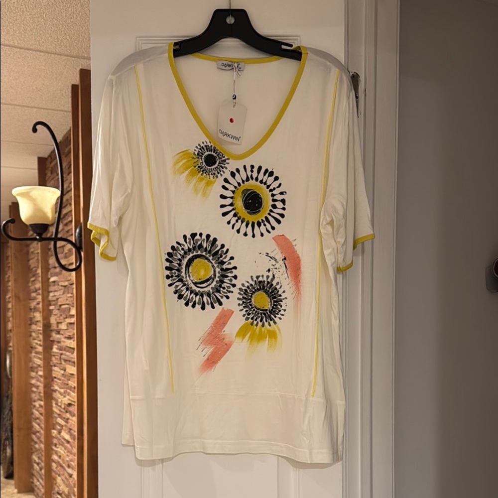 Brand New DARKWIN Women's Graphic Top - White and Yellow